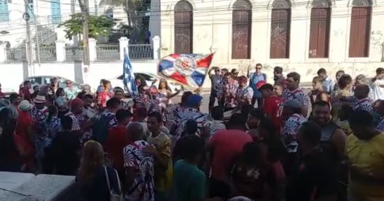 [VIDEO] Escola de samba é campeã com desfile que homenageou deputado estadual