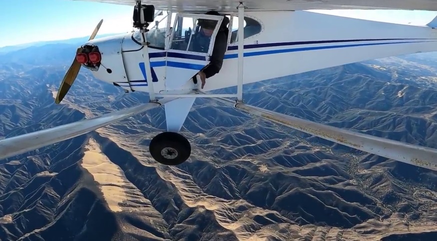 Influenciador admite ter derrubado o próprio avião para ganhar dinheiro na internet