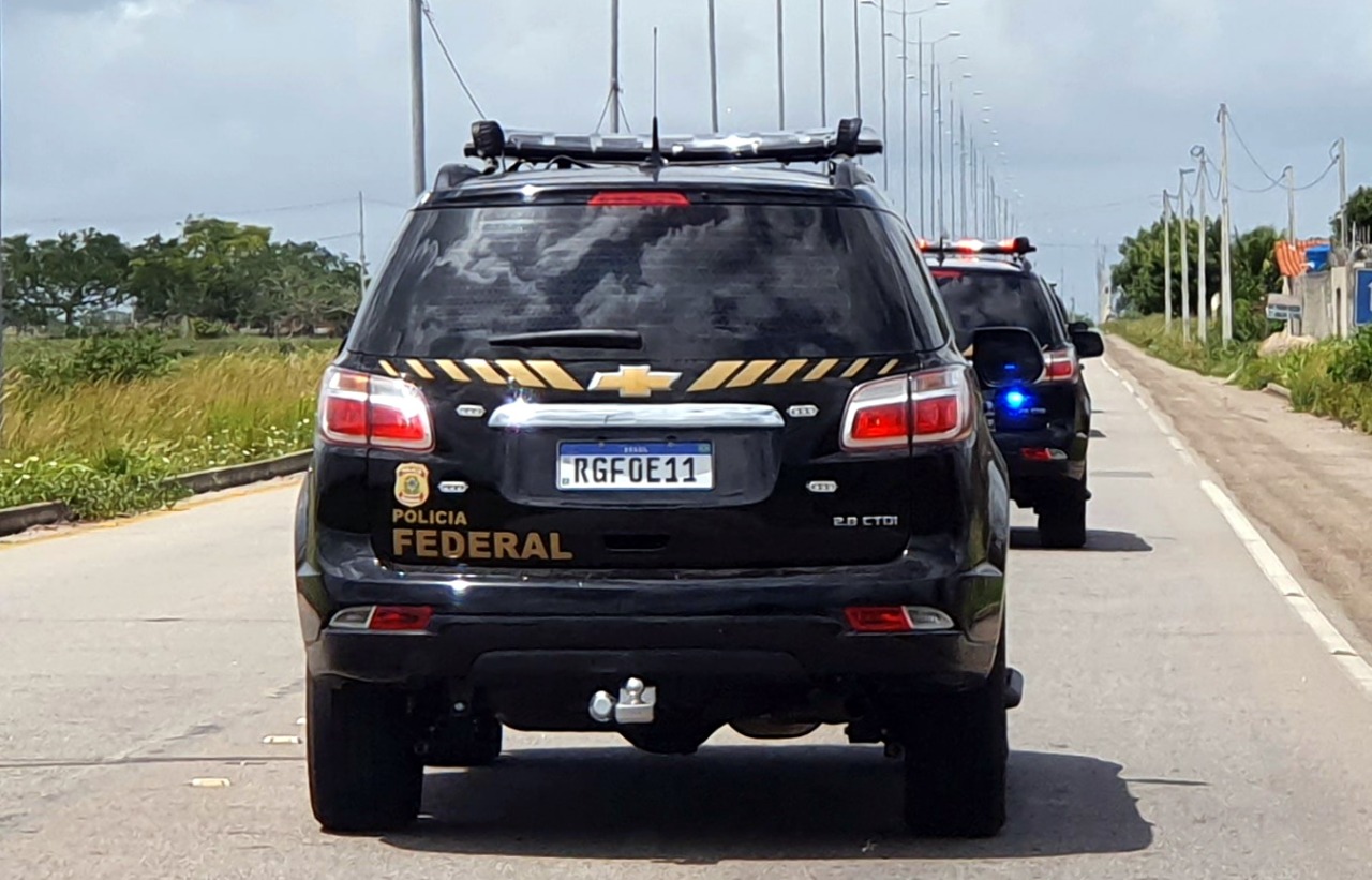 PF prende mulher acusada de criar empresa de fachada para traficar drogas em aparelhos de refrigeração em Natal