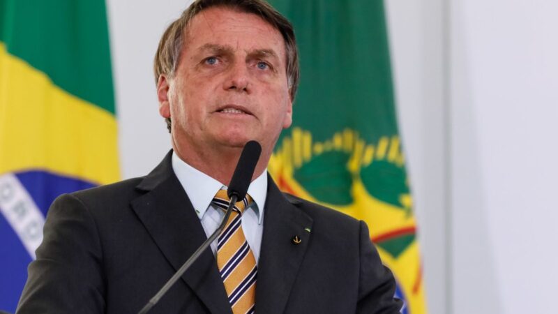 Bolsonaro vai determinar suspensão da bandeira vermelha na energia elétrica