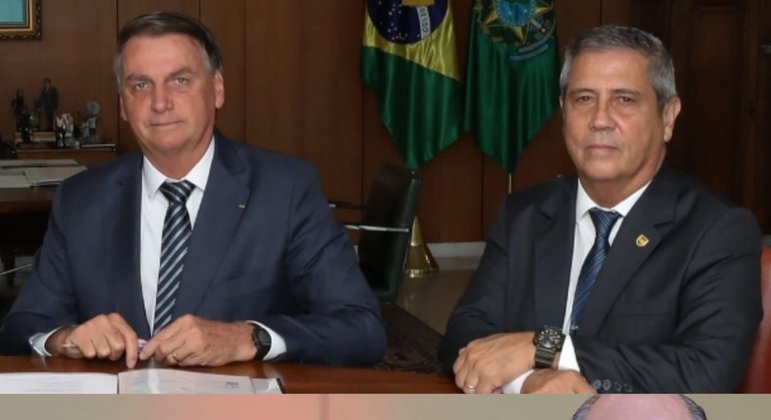 Eduardo dá nova sinalização de chapa Bolsonaro/Braga Netto em postagem