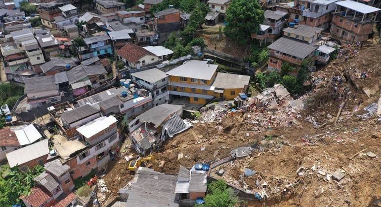 Sobe para 120 o número de mortos na tragédia das chuvas em Petrópolis