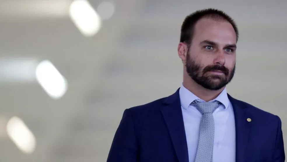 TSE determina que Eduardo Bolsonaro retire de suas redes informação falsa sobre Lula