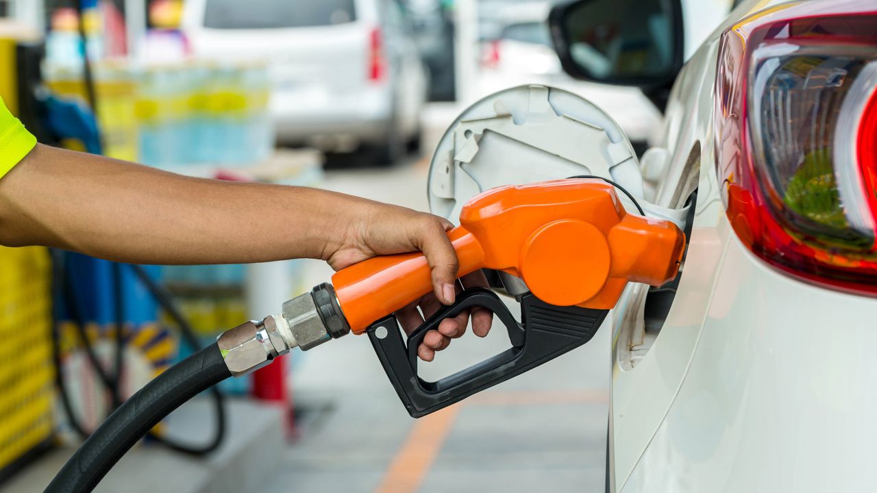 Gasolina a R$ 4,87 em Dia Livre de Impostos provoca filas em posto de combustíveis na zona Sul de Natal