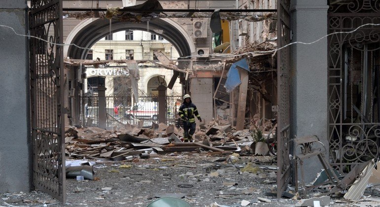 Novo bombardeio na na Ucrânia mata oito pessoas, duas delas crianças