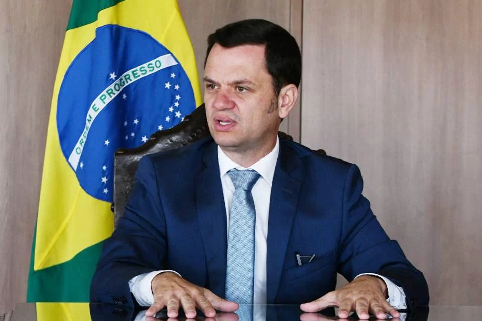 Caos em Brasília: Governador manda exonerar secretário de Segurança, que é ex-ministro de Bolsonaro