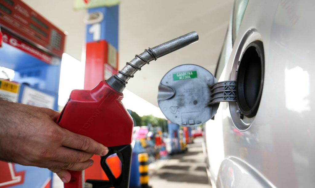 Gasolina fica R$ 0,20 mais barata a partir de hoje