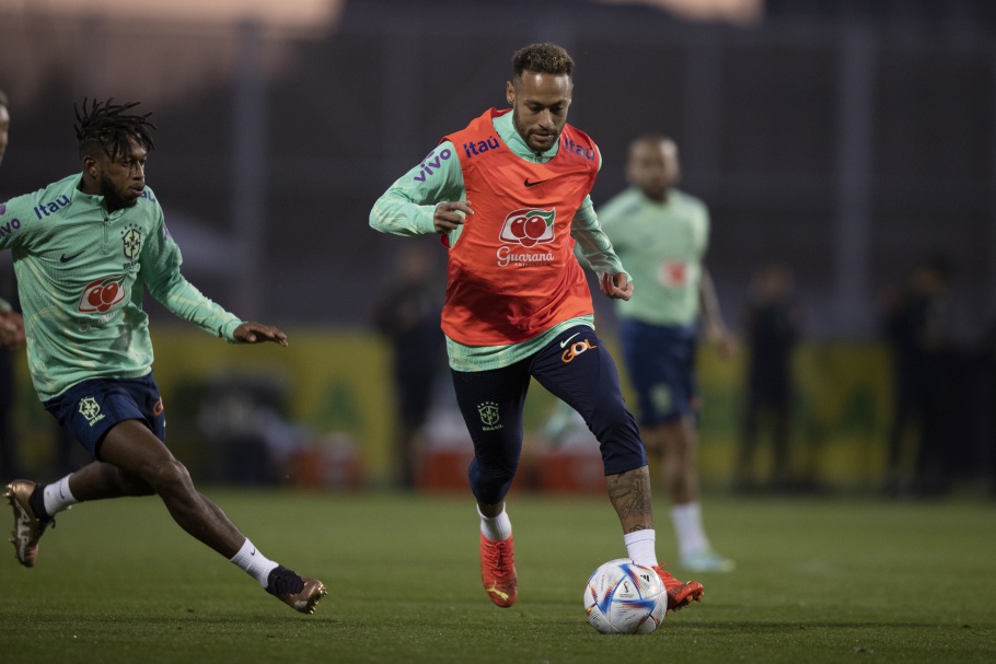 Tite comanda treino intenso e "de olho" no adversário