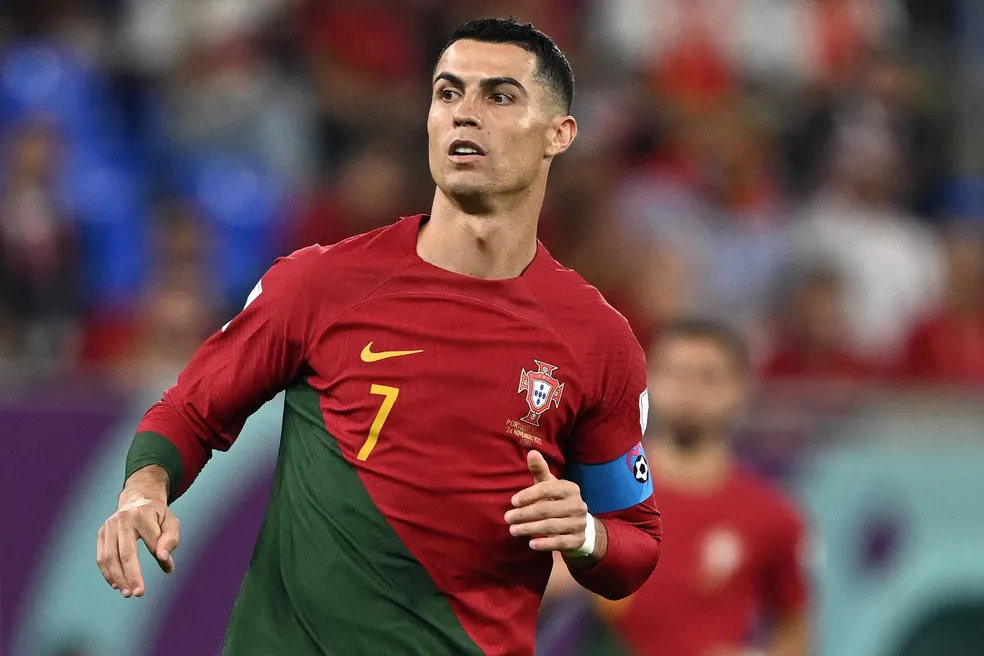 Cristiano Ronaldo bate recorde com pênalti mandrake e Portugal ganha com emoção no fim