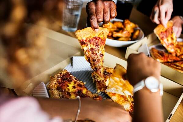 Aplicativo faz ação com cashbacks de até 100% em restaurantes, autoescolas e academias de Natal; veja como ganhar