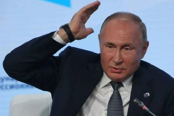 Presidente da Rússia, Vladimir Putin afirma que Rússia “cuspirá traidores como moscas”