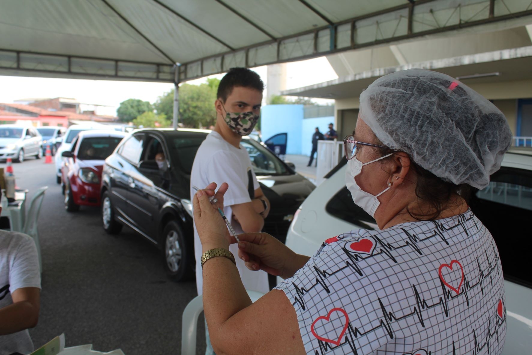 Drives de vacinação funcionam até 18h nesta sexta (10) e sábado (11) em Natal