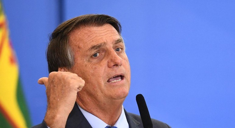 Bolsonaro diz que há “dificuldades” para renovar concessão da TV Globo