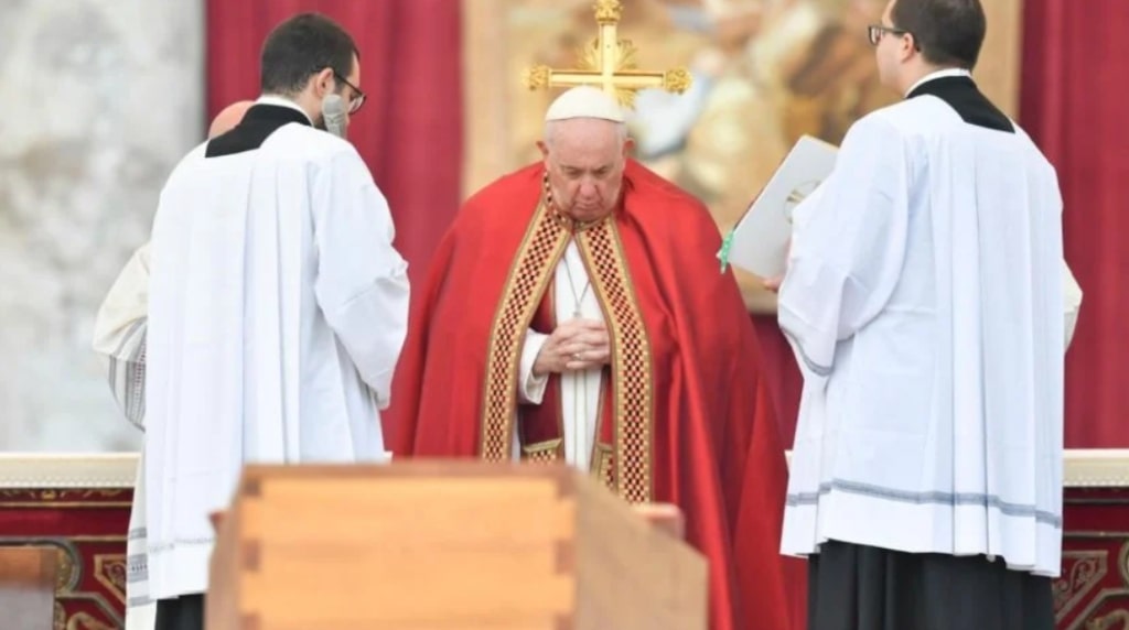 Funeral de Bento XVI é realizado no Vaticano