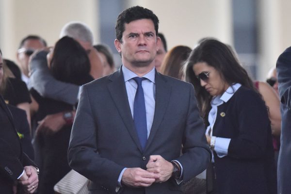 Moro afirma que vaias em aeroporto “provavelmente foram pagas”