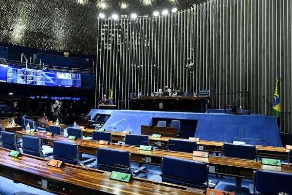 Gastos de saúde com ex-senadores batem recorde em 2021