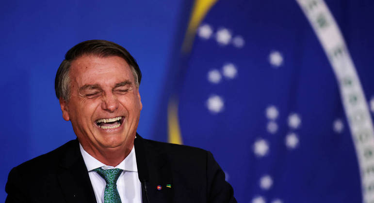 Bolsonaro oficializa a saída de 9 ministros do governo; confira a lista