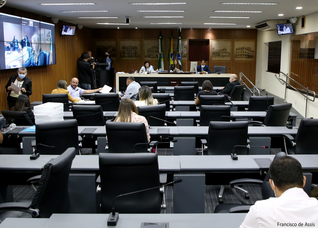 Comissão de Justiça rejeita veto a reajuste do piso dos profissionais da Educação