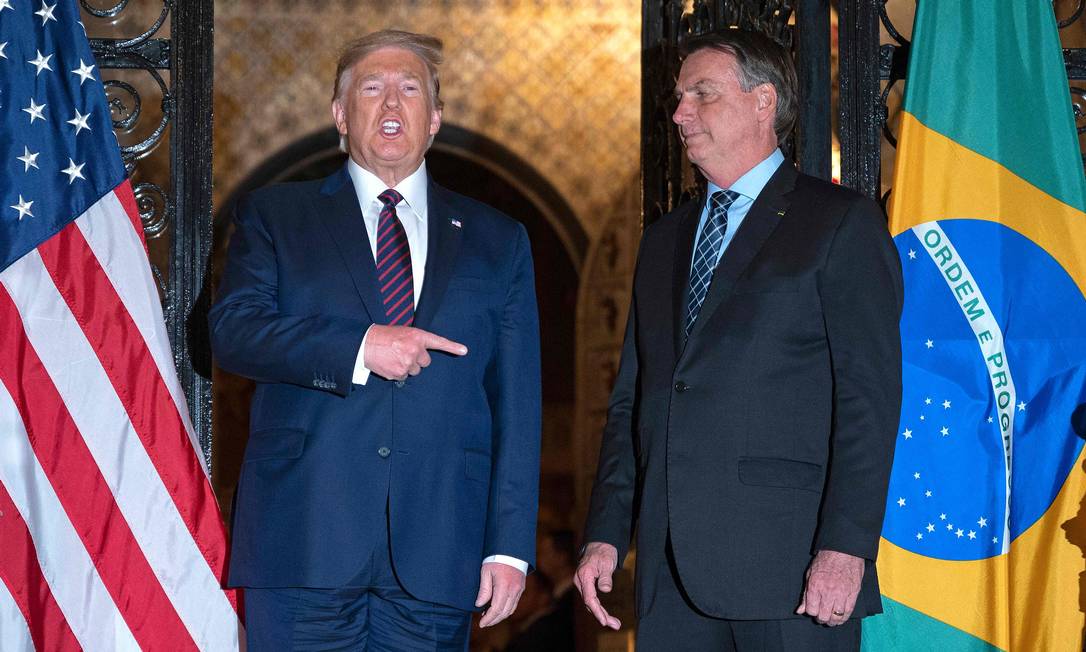 Trump enaltece Bolsonaro: “Ele trabalha tão duro ajudando as pessoas”