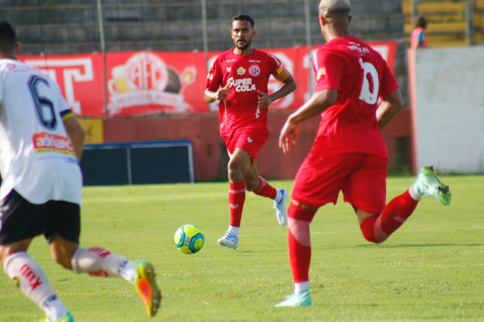 Constatação: os jogadores que já estavam ainda são os que resolvem no América