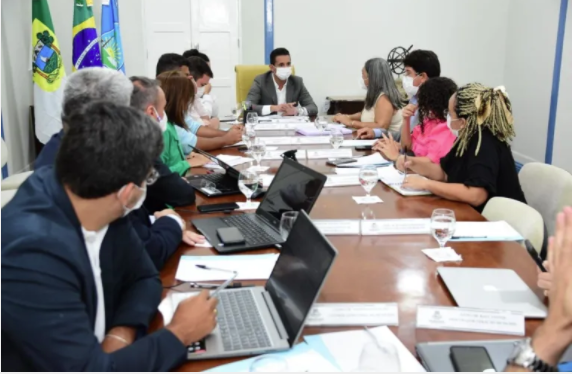 Prefeito de Mossoró propõe o maior aumento da história para os professores do município