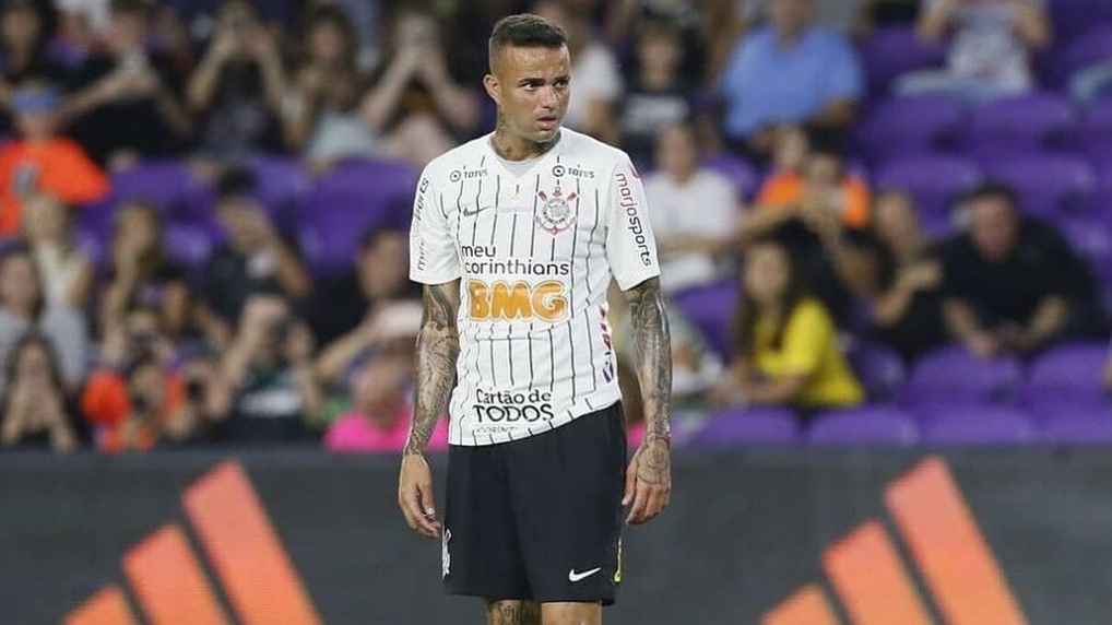 Jogador do Corinthians é agredido por torcedores após ser flagrado em motel