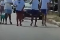 [VÍDEO] Carnaval nas rocas tem pessoas armadas, tornozeleira e roupas de detento