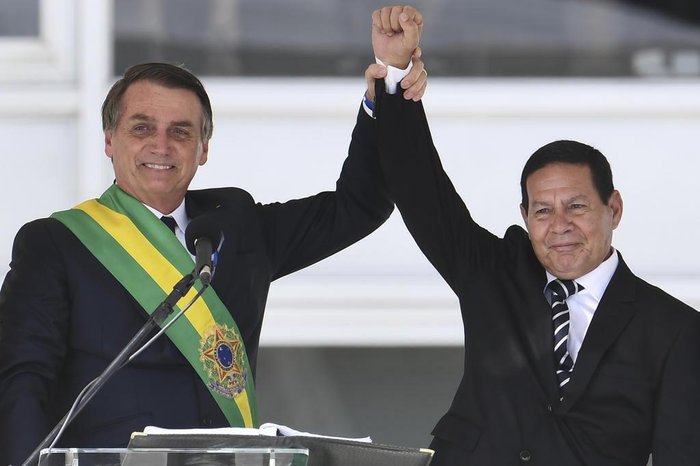 Maioria do TSE decide contra a cassação da chapa Bolsonaro-Mourão
