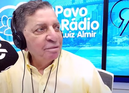 [VIDEO] Luiz Almir volta ao Povo no Rádio e afirma que parou de beber e de fazer sexo