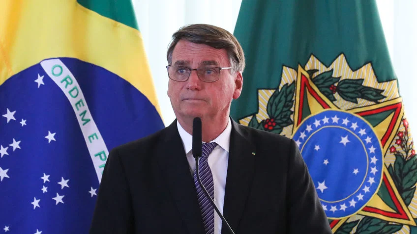 Youtube retira do ar o vídeo do encontro de Bolsonaro com embaixadores sobre urnas eletrônicas