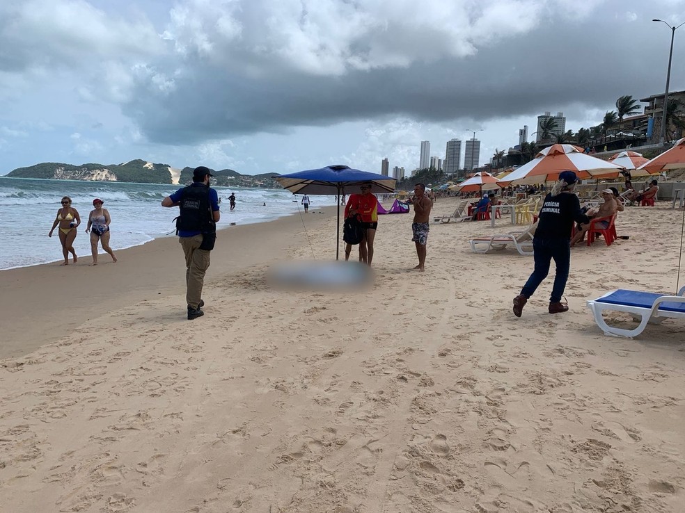 Tragédia: Homem morre afogado e mulher é socorrida com vida em Ponta Negra