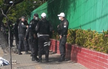 [VIDEO] Ônibus da Polícia Militar atropela e mata senhora na Salgado Filho