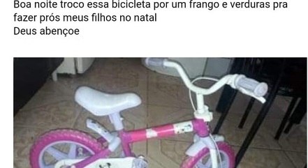 Mãe desesperada tenta trocar bicicleta da filha por frango para ceia de Natal