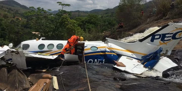 Avião em que estava Marília Mendonça é retirado e será alvo de perícia mais detalhada