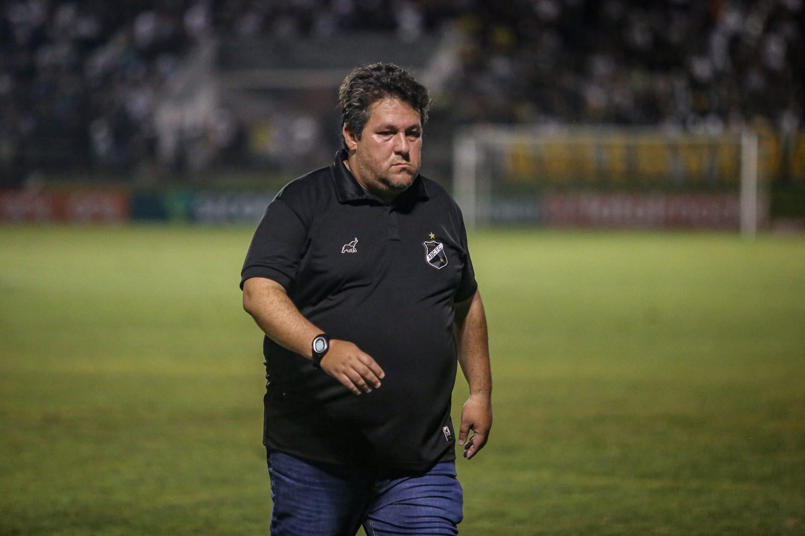 Marchiori mexe errado,  perde o jogo e põe toda a culpa na arbitragem