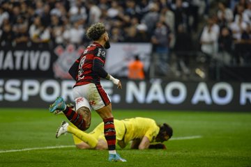 Flamengo bota o Timão na "roda" e vence de 2 a 0 na Neo Química Arena