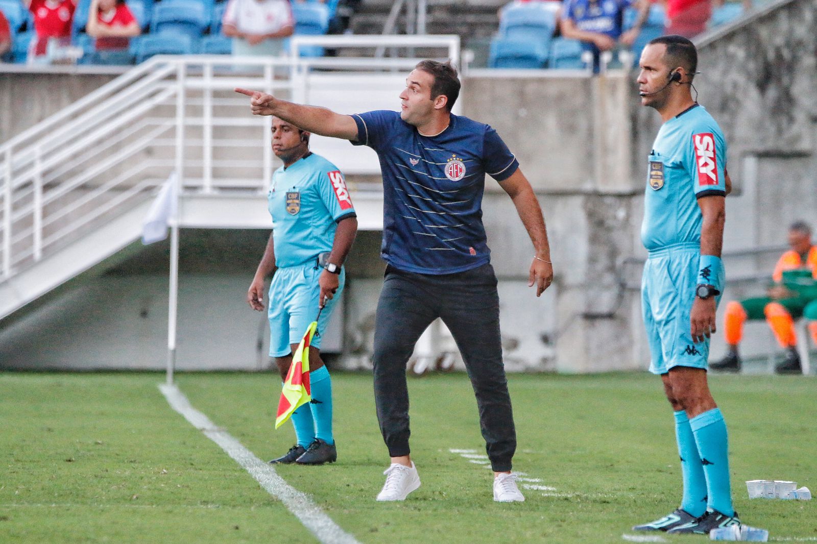 [VIDEO] Thiago Carvalho não continua no comando técnico do América após nova derrota