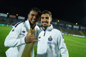 Gabriel Veron marca seu primeiro gol pelo Porto, dá assistência e ganha placa de melhor do jogo