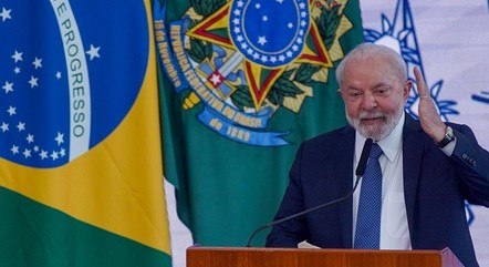 Lula diz que vai reunir empresas aéreas para discutir preço de passagens e ampliação de trechos