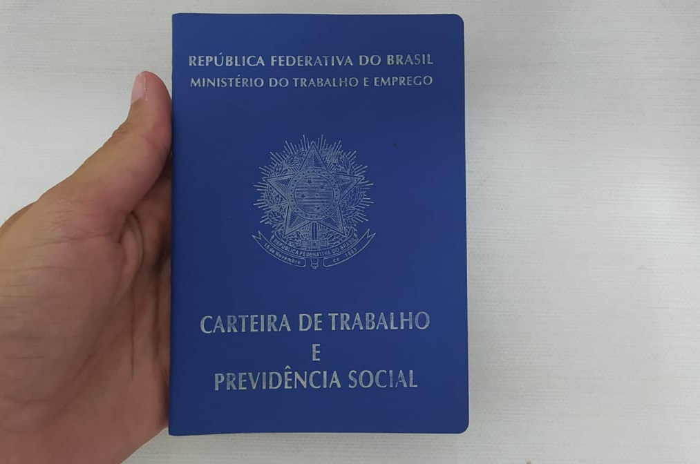 Governo Bolsonaro proíbe demissão de funcionário por não apresentar cartão de vacinação