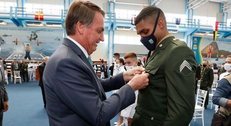 Presidente Bolsonaro cria condecoração Medalha do Serviço Militar