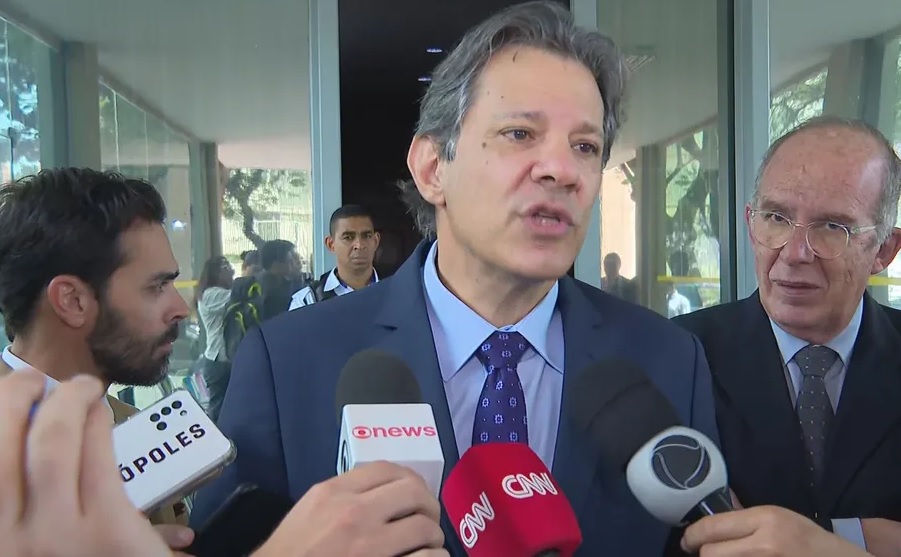 Governo recua e mantém isenção para compras internacionais entre pessoas físicas até US$ 50, diz Haddad