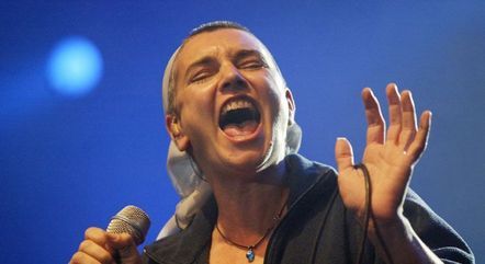 Sinéad O’Connor enviou mensagens 'carregadas de desespero e tristeza' antes de morrer