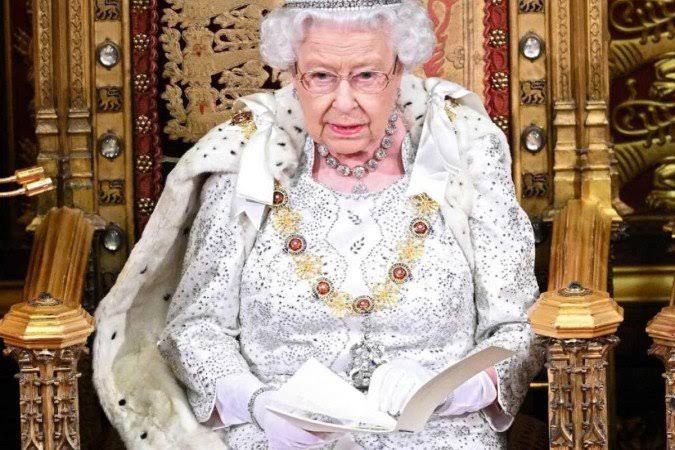Saiba quem Elizabeth II quer que assuma a coroa de rainha do Reino Unido