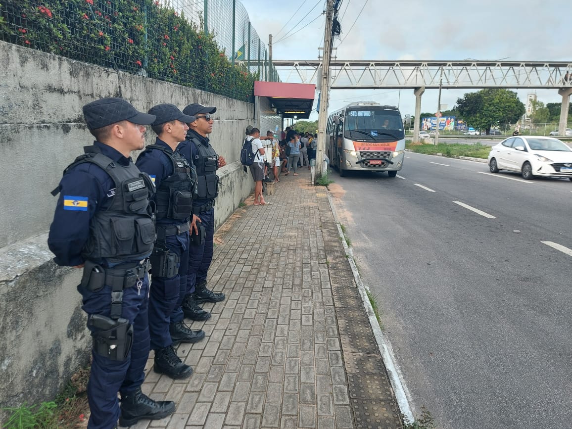 Após denúncia do Metendo a Colher, segurança é reforçada em parada de ônibus na Grande Natal