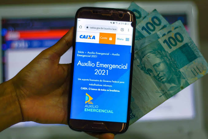 Pais solteiros vão receber retroativo do auxílio emergencial