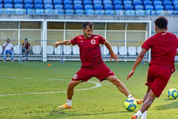 Araújo vai jogar e o América terá formação diferente