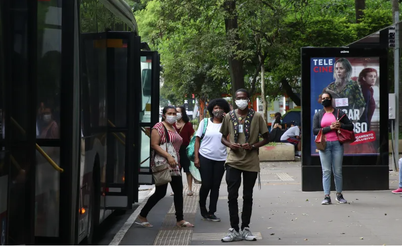 Uso de máscara já é flexibilizado em 15 estados e no DF; veja lista