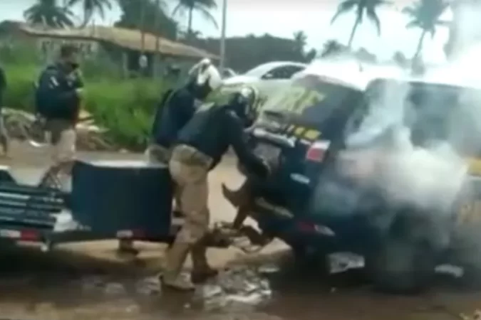 Justiça nega pedido de prisão de policiais rodoviários federais envolvidos em "câmara de gás"