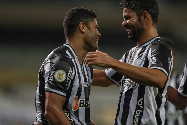 Diego Costa e Hulk: Palmeiras tentou dupla, mas Galo levou a melhor